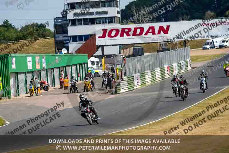 Vintage motorcycle club;eventdigitalimages;mallory park;mallory park trackday photographs;no limits trackdays;peter wileman photography;trackday digital images;trackday photos;vmcc festival 1000 bikes photographs